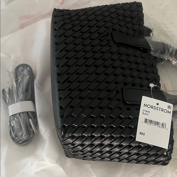 NWT URBAN
EXPRESSIONS
HANDBAGS
Woven Tote Bag Elegant Black Woven,(crossbody) - Picture 9 of 15